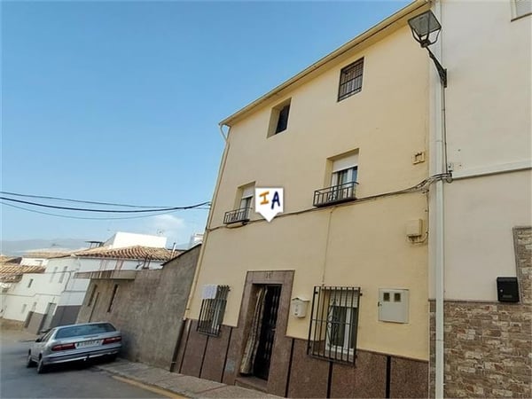 House in Valdepenas de Jaen - view 1