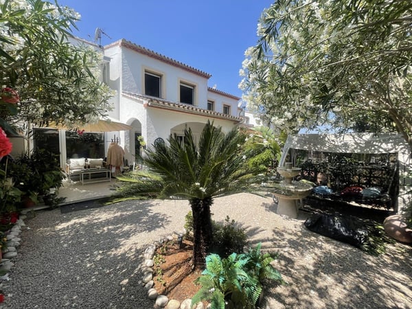 House in Gata de Gorgos - view 1