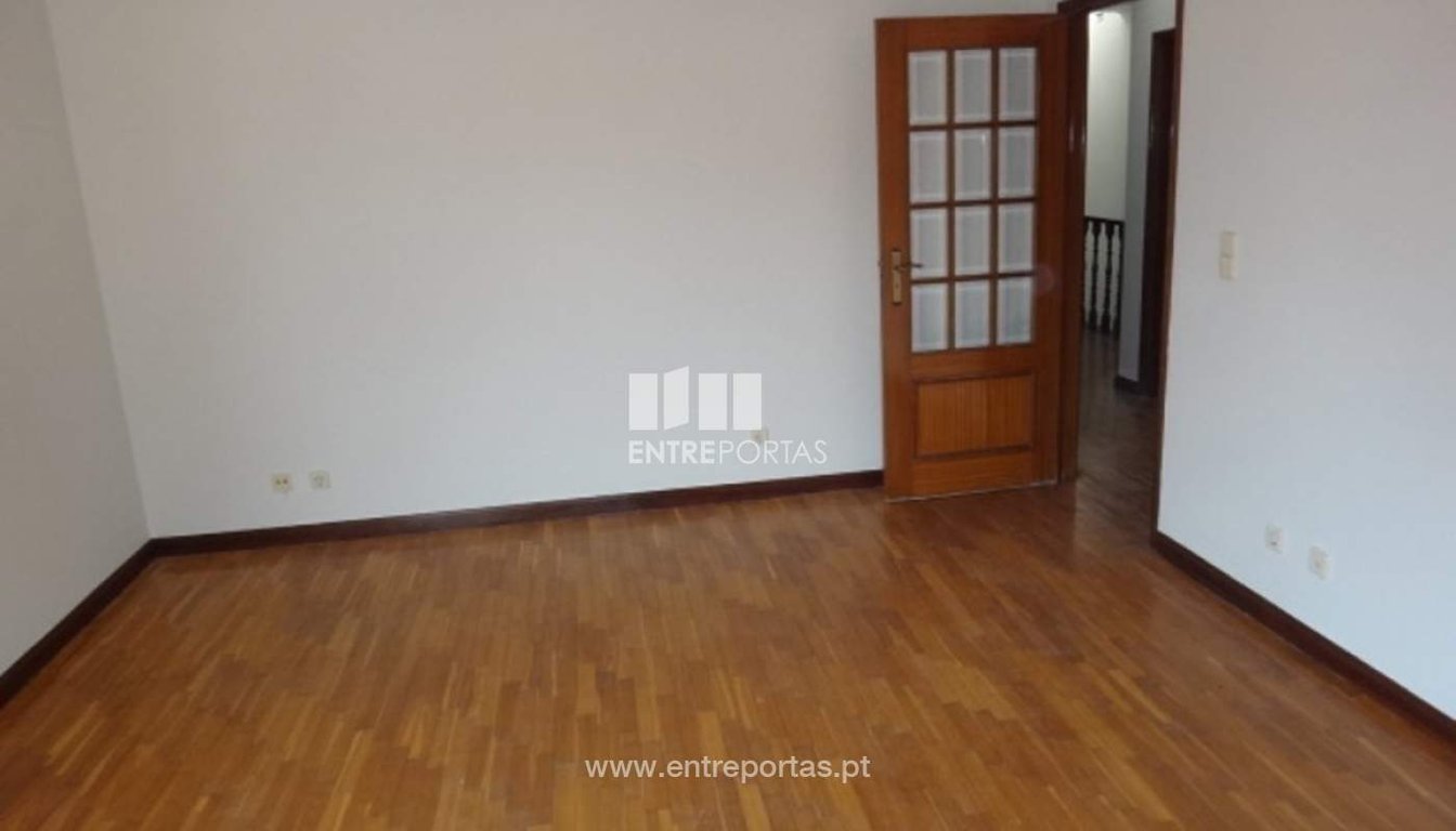 House in Viana do Castelo - Image 2