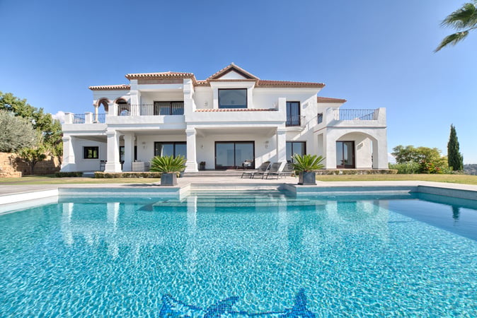 Villa in Benahavis - view 1