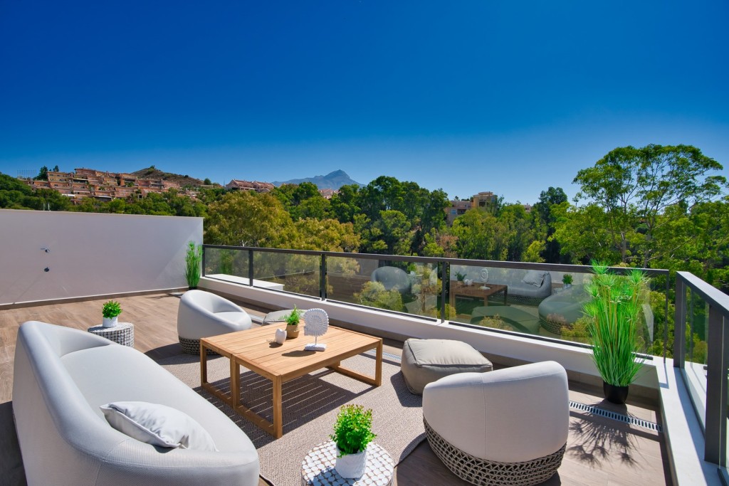 Penthouse in Nueva Andalucia - Image 3