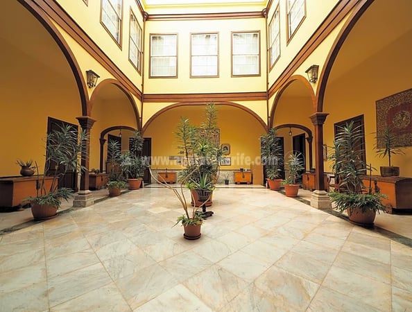 Villa in La Orotava - view 1