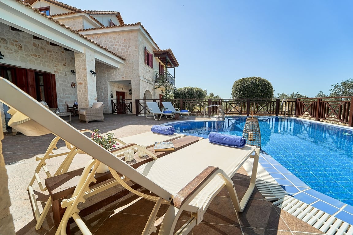 Villa in Akrotiri - Image 2