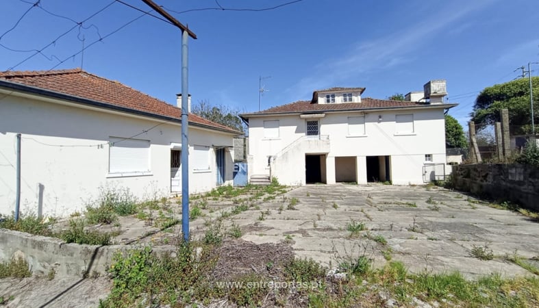 House in Mosteiro - view 1