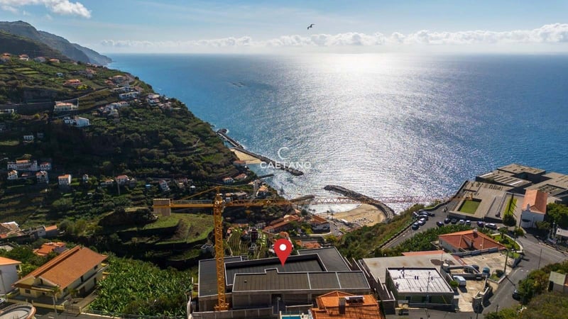 Villa in Estreito da Calheta - view 1