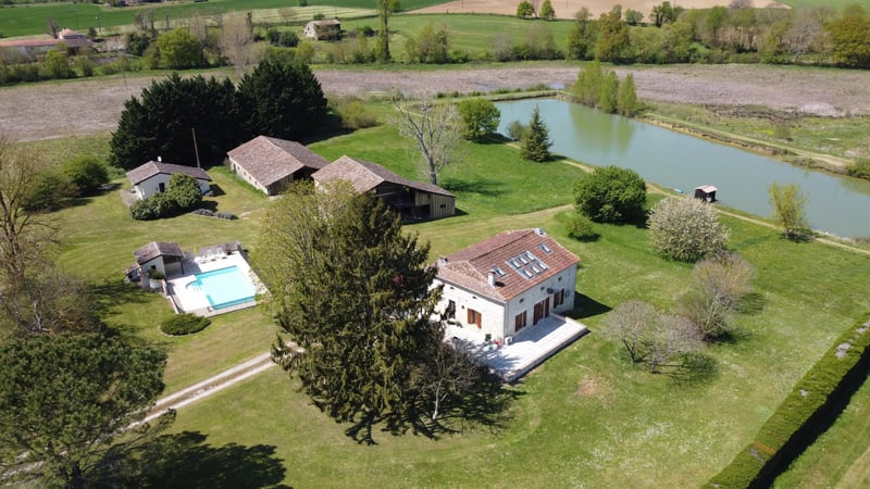 House in Monbahus - view 1