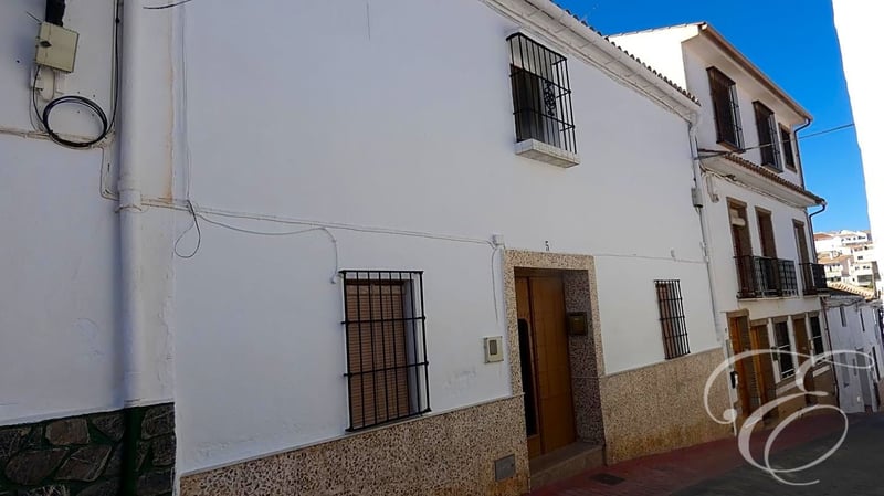 House in Colmenar de la Sierra - view 1