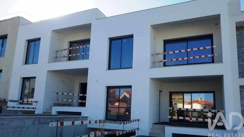 House in Lourinha - view 1