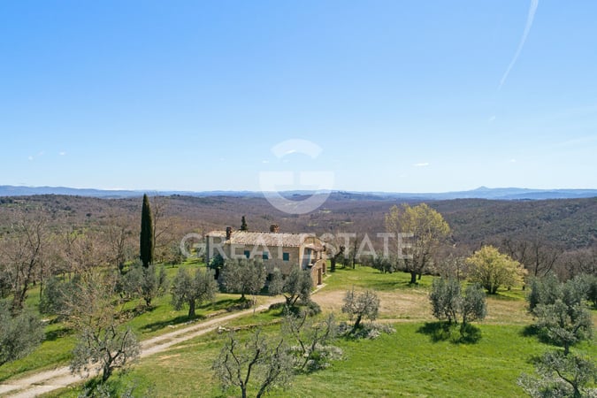 House in Monte San Savino - view 1