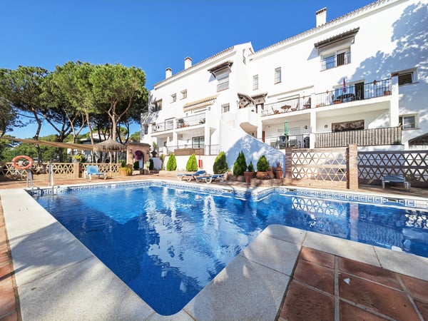 Apartment in Nueva Andalucia - view 1