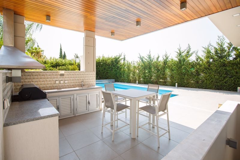 Villa in Agios Tychon - Image 3