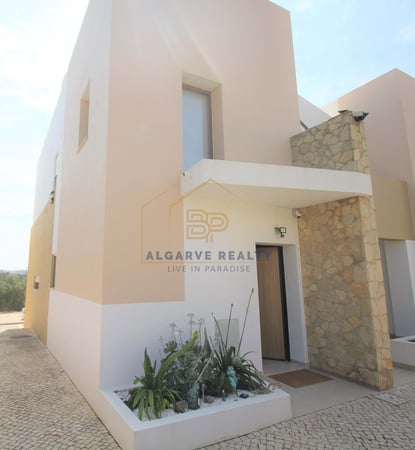 House in Mexilhoeira Grande - view 1