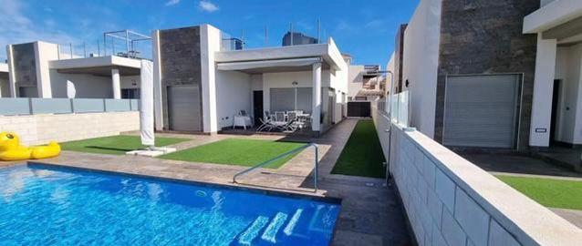 Villa in Playa Flamenca - Image 2