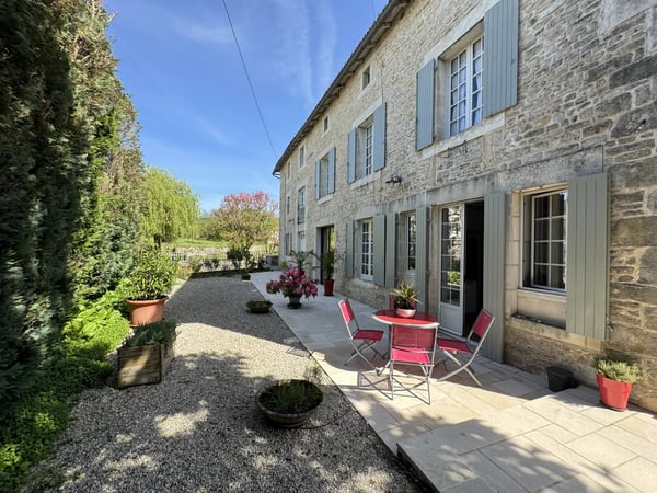 House in Lizant - view 1