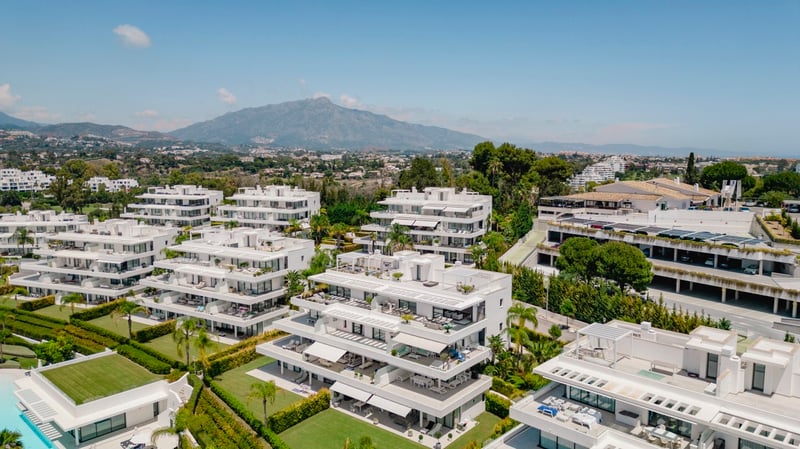 House in Estepona - view 1