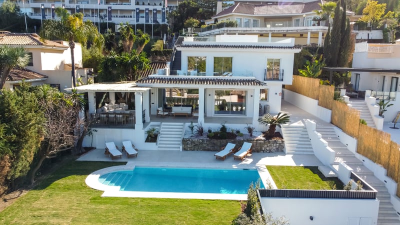 Villa in Nueva Andalucia - view 1