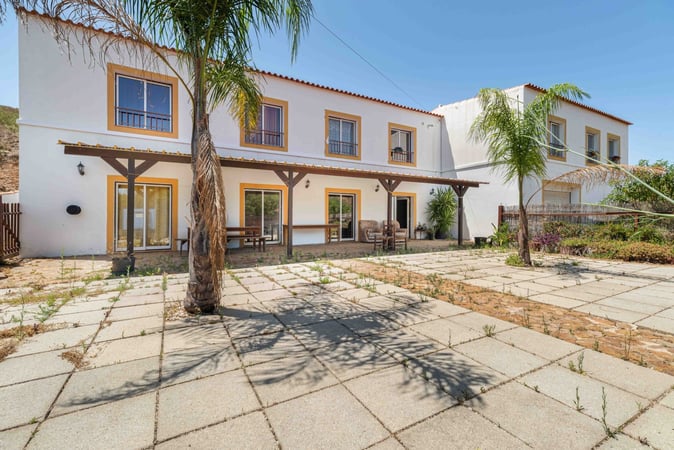 House in Mexilhoeira Grande - view 1