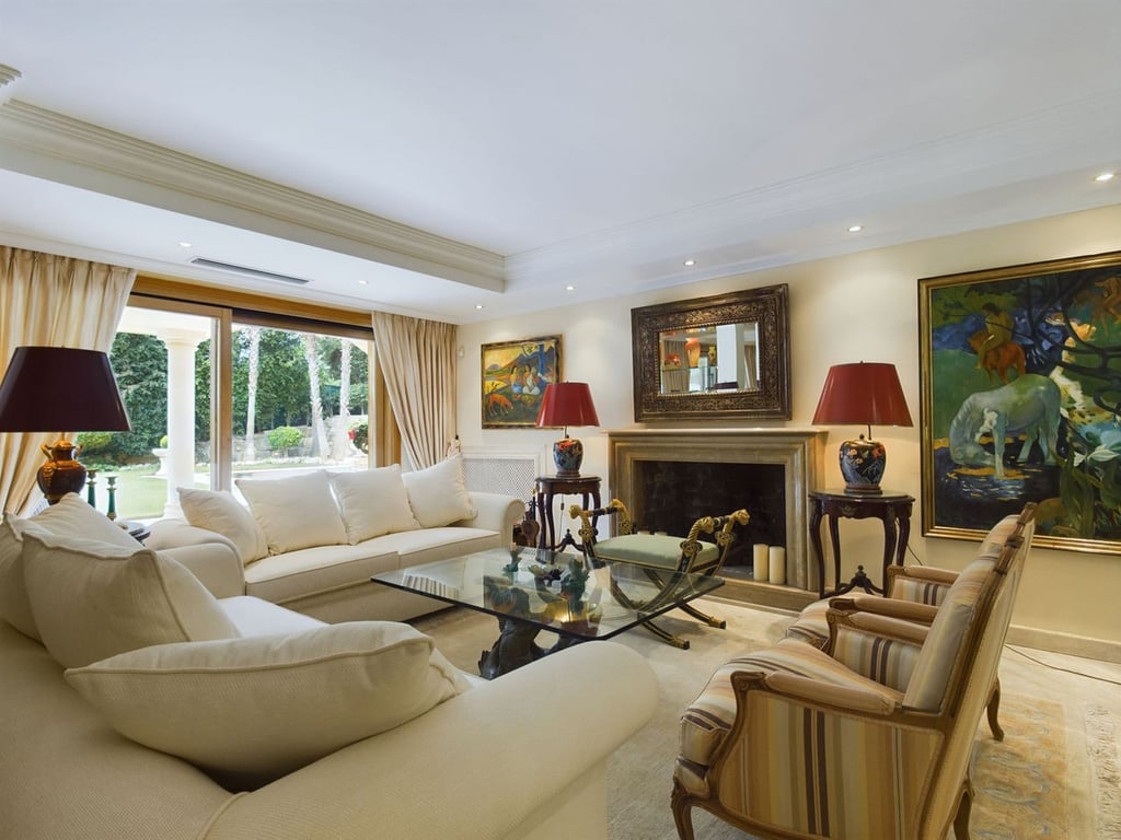House in Nueva Andalucia - Image 3