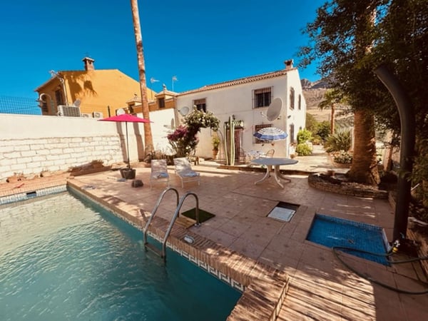 Villa in Antequera - view 1