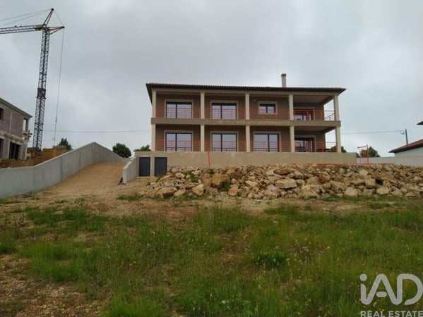 House in Alvorge - view 1