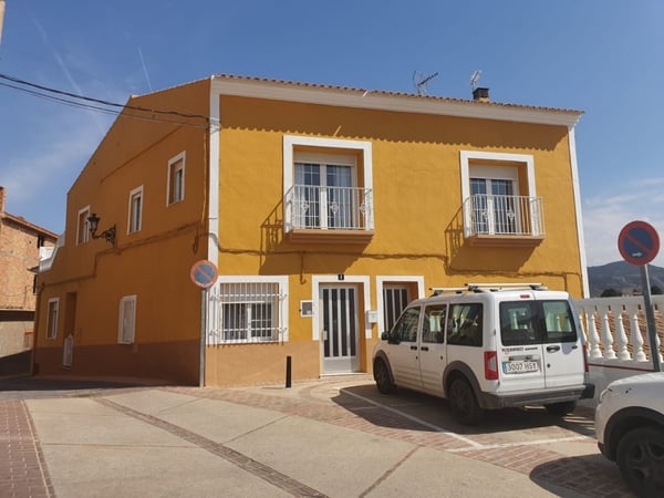 House in Teresa de Cofrentes - view 1