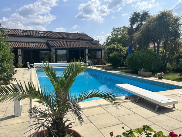 House in Mirambeau - view 1