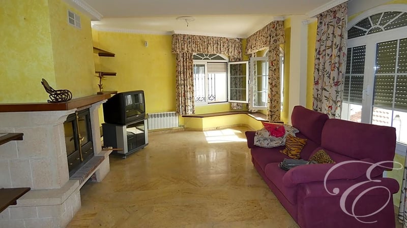 House in Zafarraya - view 1