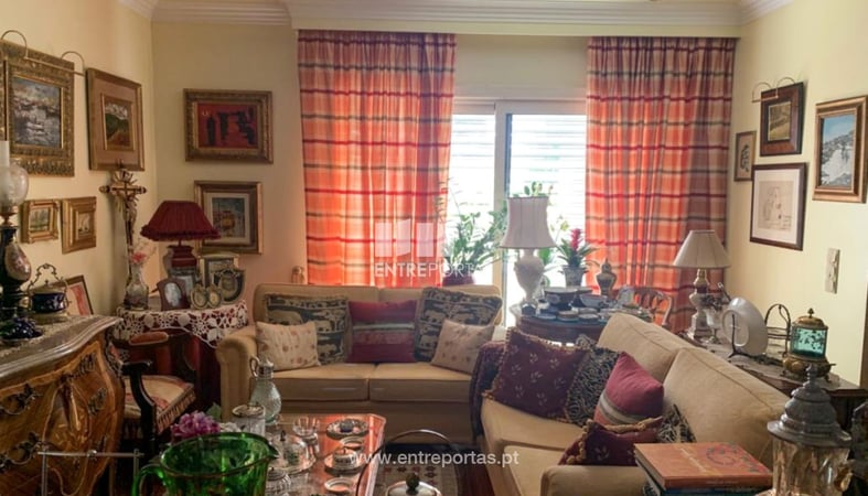 House in Carreco - view 1