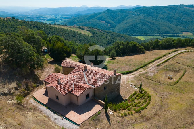 House in Monte Santa Maria Tiberina - view 1