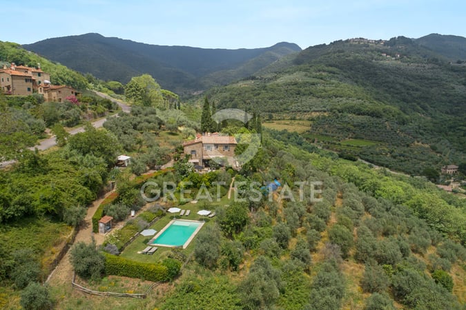 House in Loro Ciuffenna - view 1