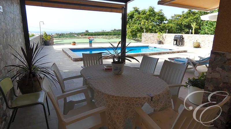 Villa in Granada - view 1