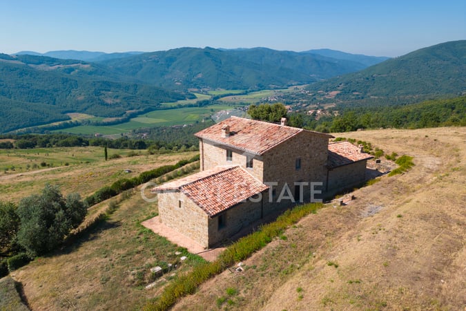 House in Muccignano - view 1
