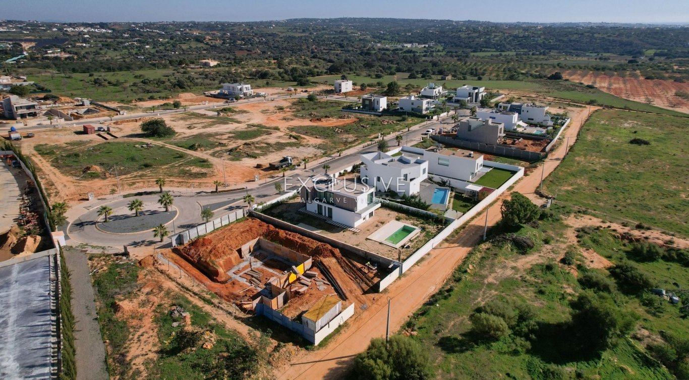 Land in Canhestros - Image 2