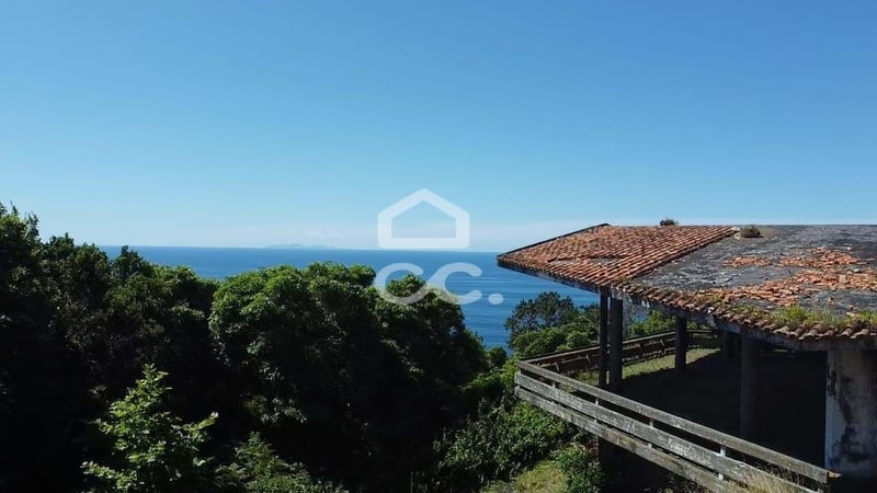 Villa in Serreta - view 1