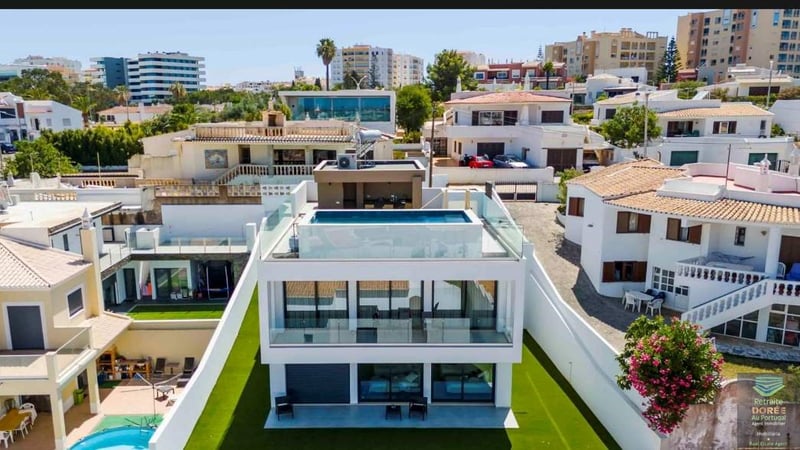 Villa in Lagos - view 1
