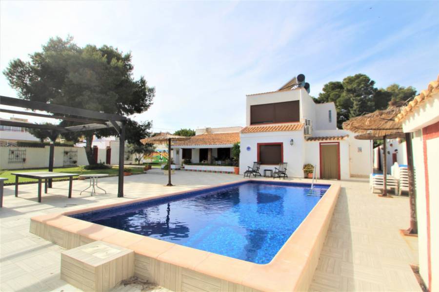 Villa in Cabo Roig - Image 2