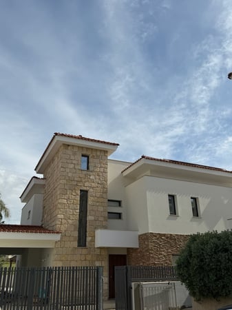 House in Moni - view 1