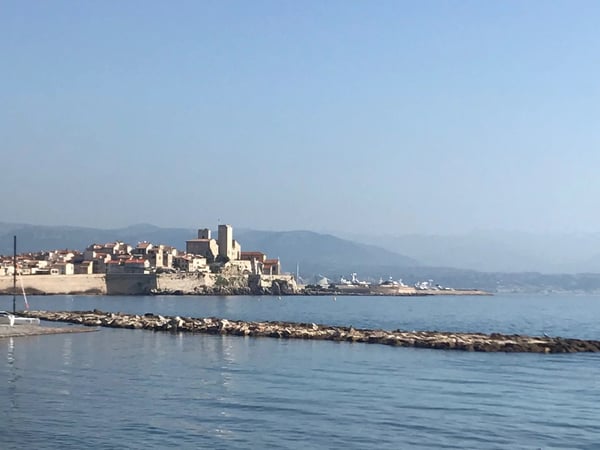 Villa in Antibes - view 1