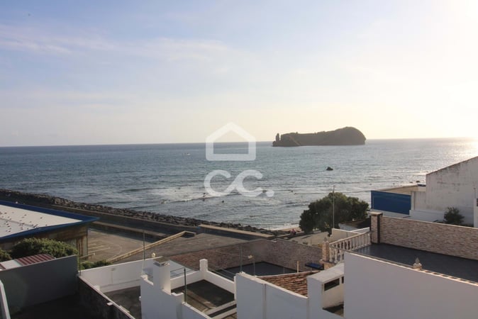 Villa in Vila Franca do Campo - view 1