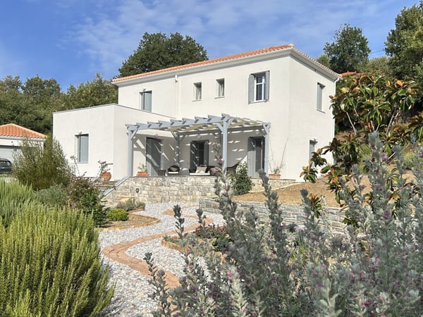 Villa in Kimi - view 1