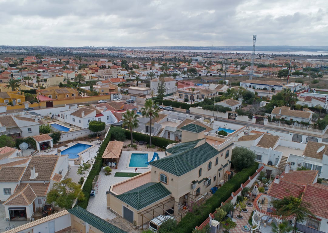 Villa in El Chaparral - Image 5
