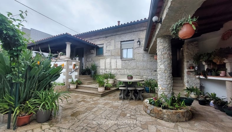 House in Meadela - view 1