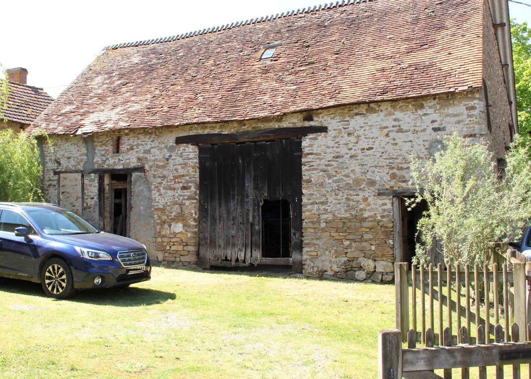 House in La Chatre-Langlin - Image 2