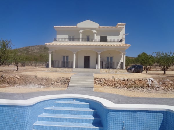 Villa in Pinoso - view 1