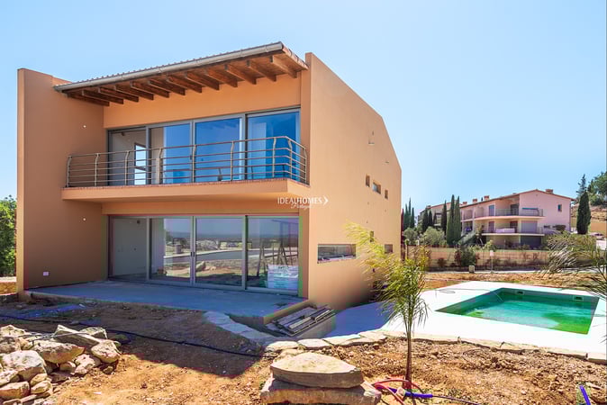 Villa in Algoz - view 1