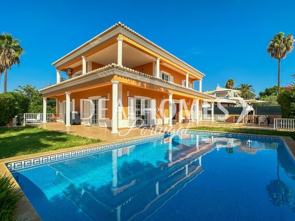 Villa in Almancil - view 1