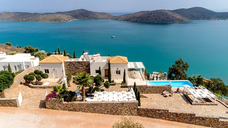 Villa in Mavrikiano - view 1