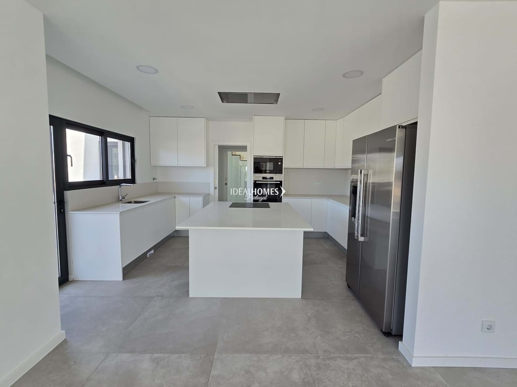 Villa in Quarteira - Image 4