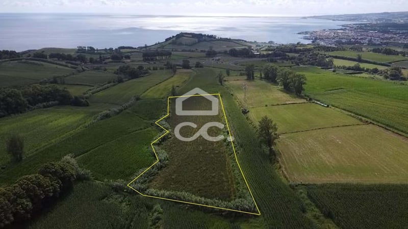 Land in Lagoa - view 1