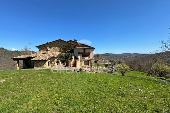 House in Monte Santa Maria Tiberina - view 1